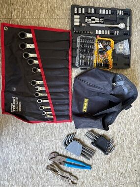 DeWalt Black Tool Bag Kit with Ratchet Wrench Set Extra’s Included